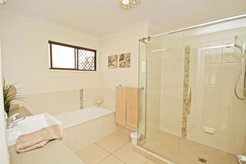 22 Sorrento Avenue Coolum Beach Linen Supplied PET FRIENDLY 500 BOND - Travel Search 1