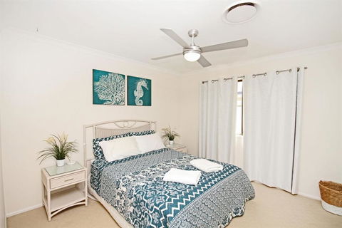 22 Sorrento Avenue Coolum Beach Linen Supplied PET FRIENDLY 500 BOND - Travel Search 3