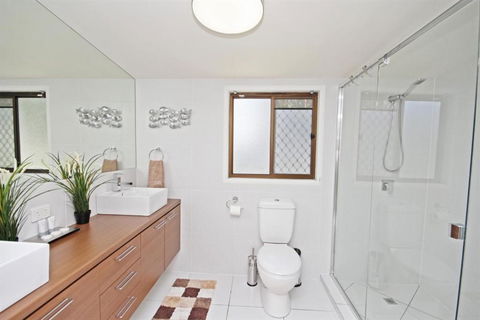 22 Sorrento Avenue Coolum Beach Linen Supplied PET FRIENDLY 500 BOND - Travel Search 4