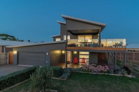 7 Boardwalk Lakeside In Cowes - Travel Agents 0