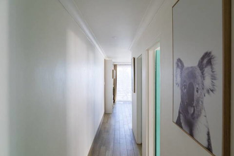 Manly Beachfront Apartment - Travel Agents 2