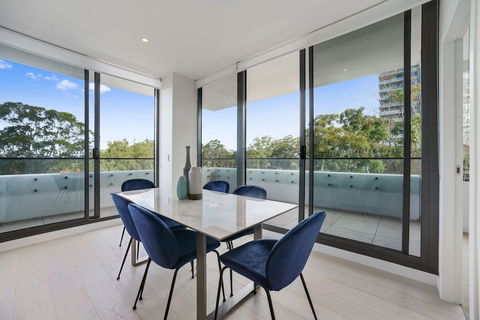 New Luxury Apartment Walking To Shops & Cinema - Travel Agents 2