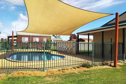 Holbrook Motor Village - Travel Agents 7