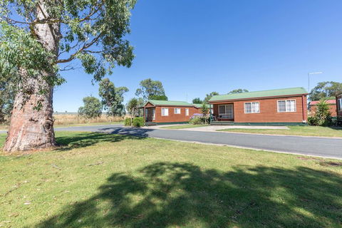 Holbrook Motor Village - Travel Agents 5