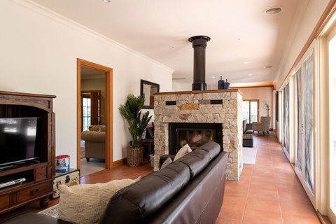 The Grange Homestead - Tourism Guide 3