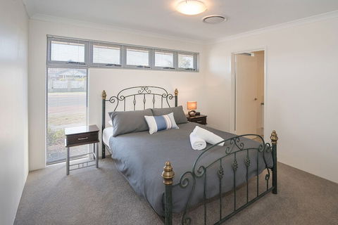 Gale House - Travel Search 3