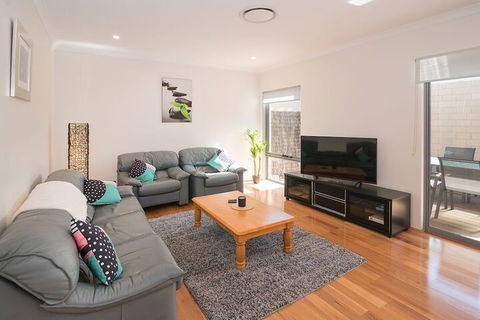 Gale House - Travel Search 6