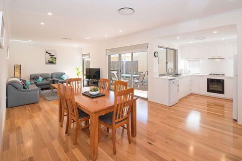 Gale House - Travel Search 5