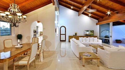 Bella Vista E9 Ocean View Spacious 2 Bed - Travel Search 3
