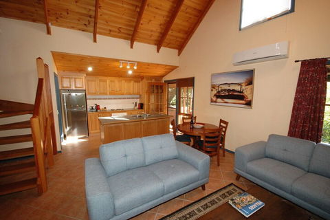Garden Cottage Beechworth - Travel Search 6