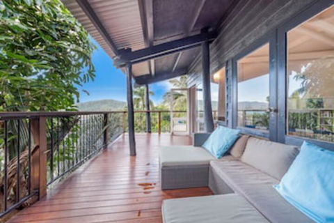 The Treehouse - Travel Search 0