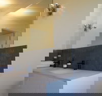 McCarthy Grove - Travel Search