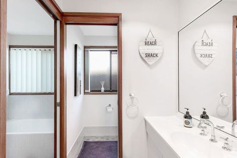 Campbell Avenue 28 - Tourism Guide 2