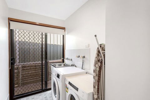 Campbell Avenue 28 - Tourism Guide 7