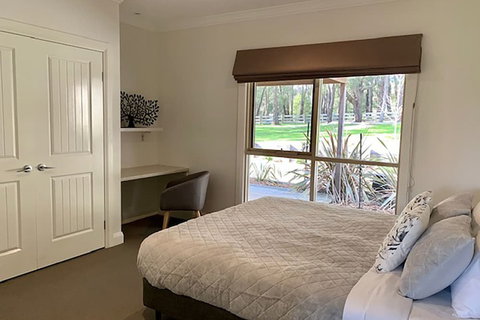 Grand Gippsland Home Sleeps Up To 28 - Travel Agents 6