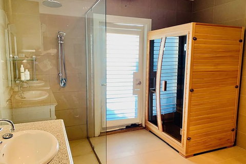 Grand Gippsland Home Sleeps Up To 28 - Travel Agents 5