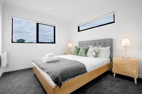 92 Brand New Doncaster Local House - Travel Search 6