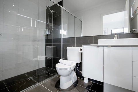 92 Brand New Doncaster Local House - Travel Search 3