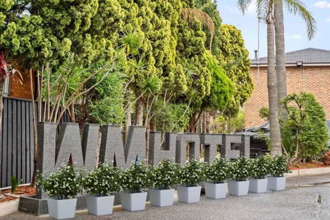 WM Hotel Bankstown - Tourism Guide 1
