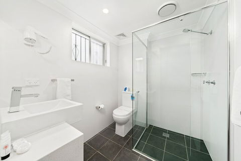 WM Hotel Bankstown - Tourism Guide 4