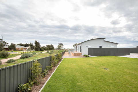 Wellington Lake Retreat - Travel Agents 0