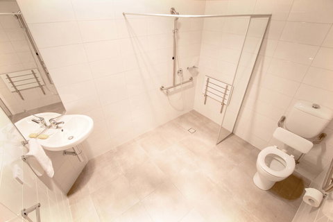 Wellington Lake Retreat - Travel Agents 2