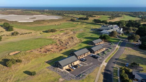 13th Beach Golf Lodges - Travel Search 4