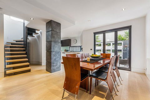 Luxury Designer Townhouse Parking - Travel Agents 5
