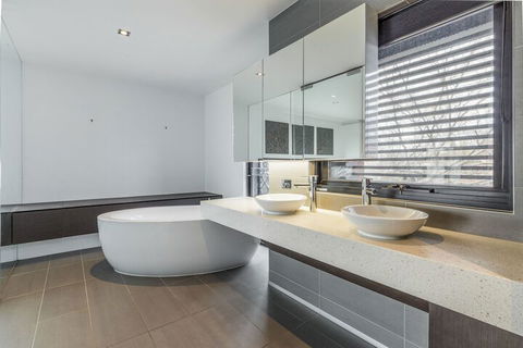 Luxury Designer Townhouse Parking - Travel Agents 4