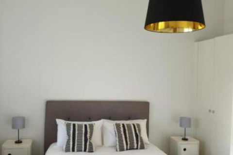 House On Garden - Travel Agents 2