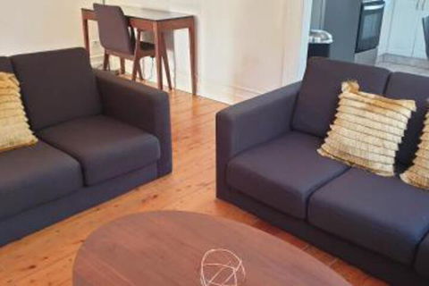 House On Garden - Travel Agents 4