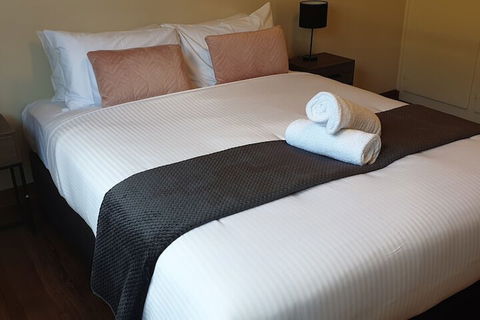 Port Life Beach House - Travel Agents 4