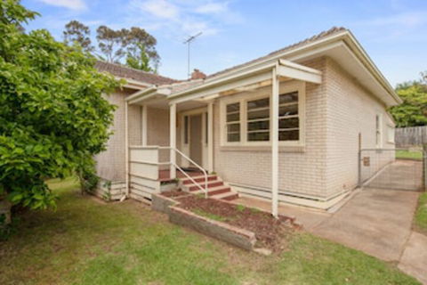 46 Chapel Street - Travel Agents 0