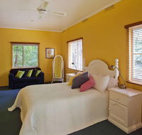 Corktree Cottage - Travel Agents