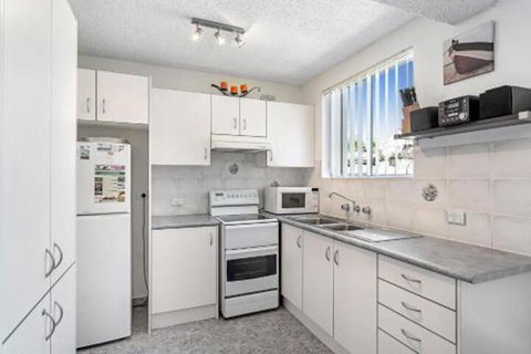 Sunset Court Unit 1 / 3 Resthaven Avenue - Tourism Guide 6