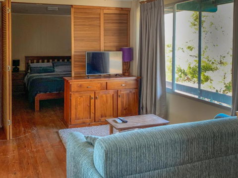 Longbeach House - Travel Search 3