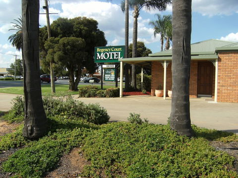 Regency Court Motel - Tourism Guide 1