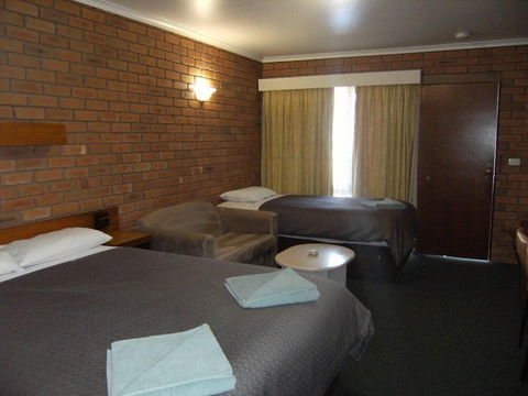 Regency Court Motel - Tourism Guide 4