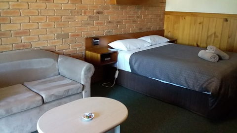 Regency Court Motel - Tourism Guide 2