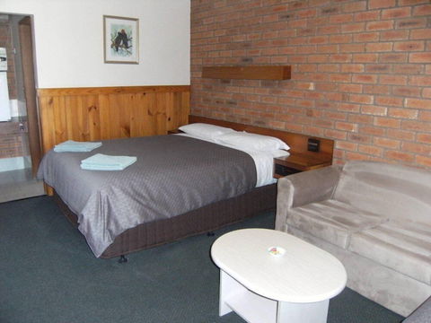 Regency Court Motel - Tourism Guide 6