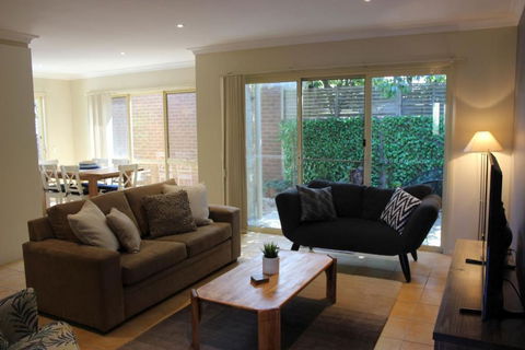 Annies Place - Travel Agents 5