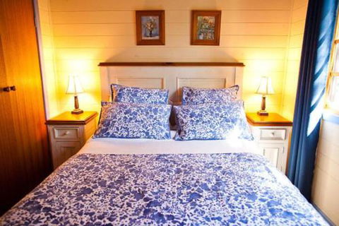 Minimbah Farm Cottages Family Farmstay Choose From 2 & 3 Bedroom Cottages & 6 Bedroom House - Travel Search 2