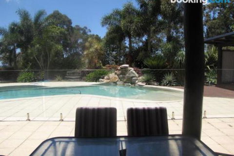 Takura Heights Modern Country Apartment With Pool Access - Travel Agents 4