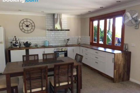 Takura Heights Modern Country Apartment With Pool Access - Travel Agents 0