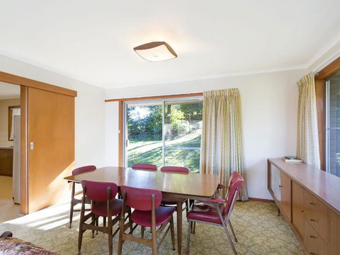 2 Water Crescent Retro Haven - Tourism Guide 2