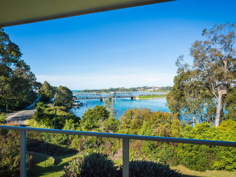 2 Water Crescent Retro Haven - Tourism Guide 6