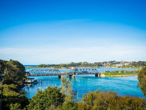 2 Water Crescent Retro Haven - Tourism Guide 1