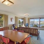 2 Water Crescent Retro Haven - Tourism Guide 0
