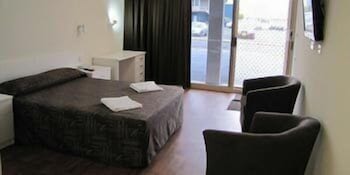 Slipway Hotel Motel - Travel Agents 5