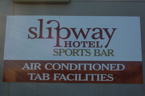 Slipway Hotel Motel - Travel Agents 1